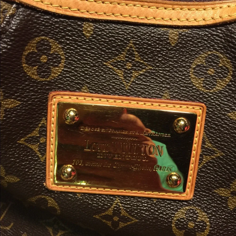 Louis Vuitton Brown Monogram Canvas Shoulder Bag with Tan Trim - Picture 3 of 8